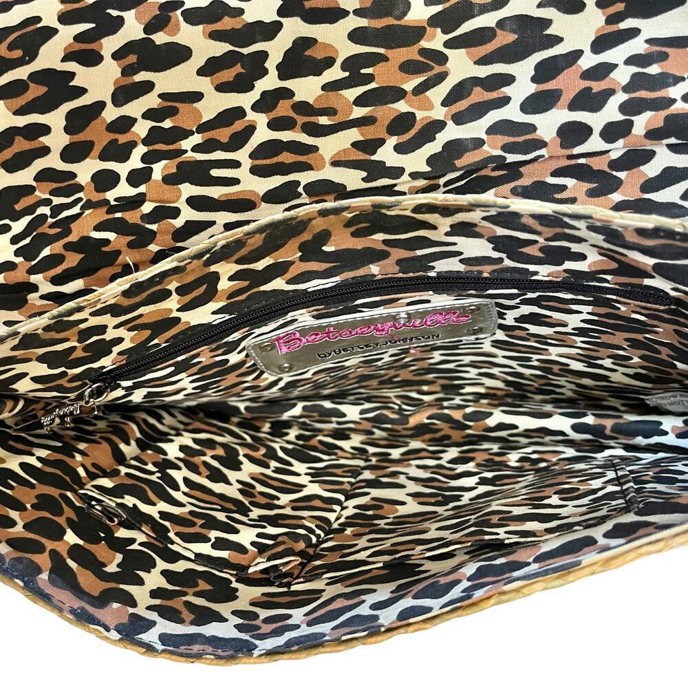 Betsey Johnson Betseyville Playa de Betsey Studded Straw Pom-Pom Clutch Bag - Picture 5 of 11